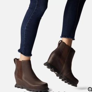 Sorel Joan of Arctic Wedge I Chelsea BootieDark Brown Leather Women's Size 11.